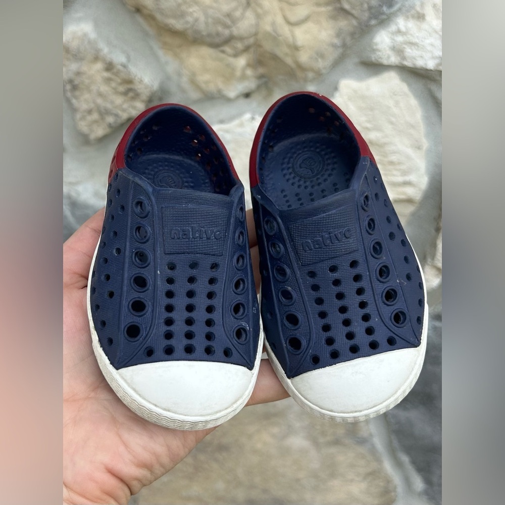 Native Jefferson Shoes Sz C4 Blue Red 4th Of July Water Shoes Comfort Breathable - Picture 5 of 5